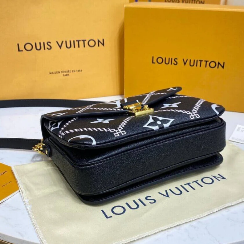 Mythick Signature Louis Vuitton Pochette Metis Black