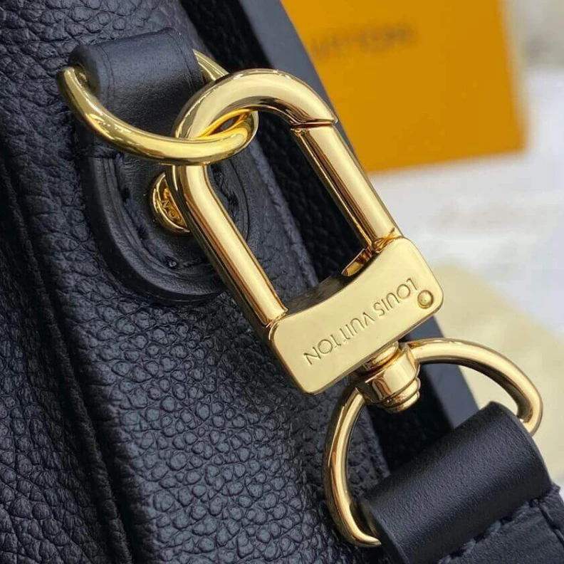Mythick Signature Louis Vuitton Pochette Metis Black
