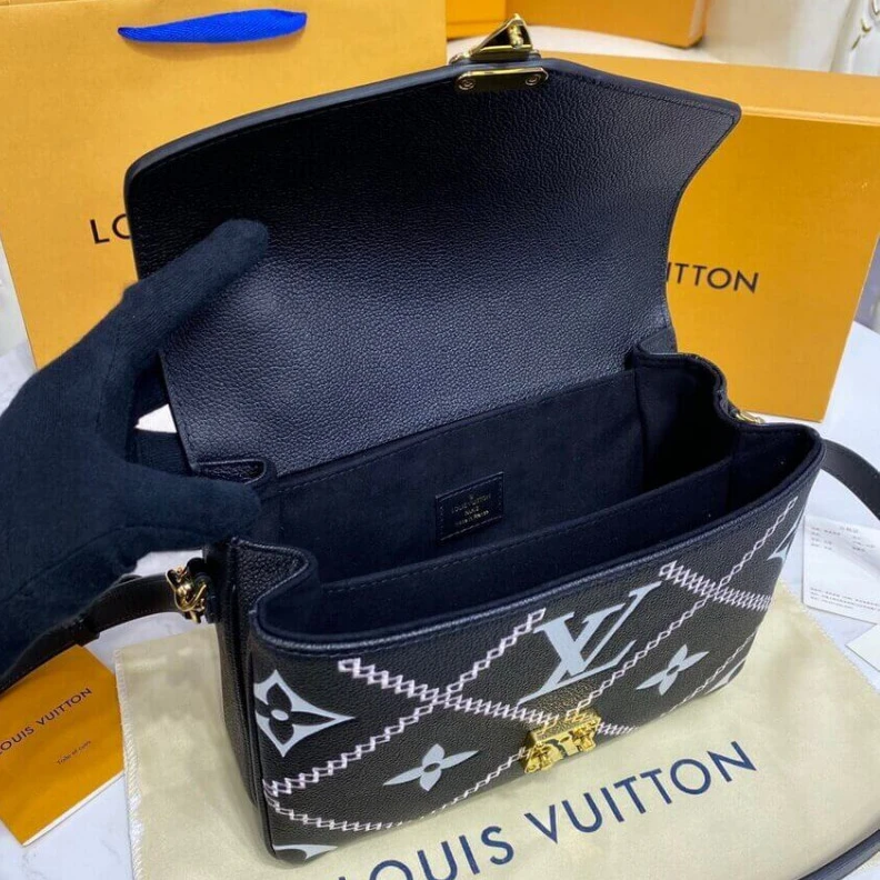 Mythick Signature Louis Vuitton Pochette Metis Black