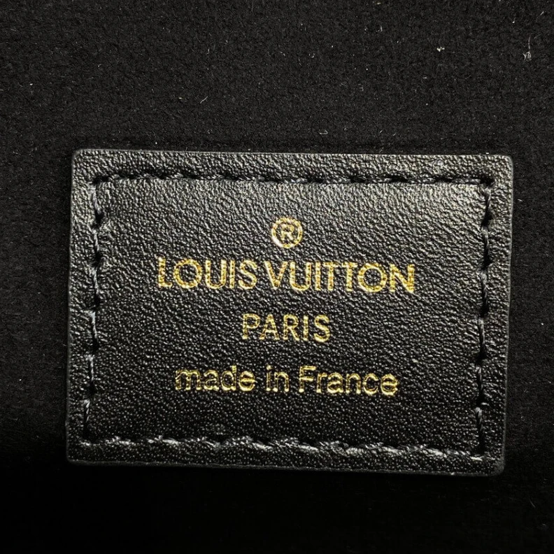 Mythick Signature Louis Vuitton Pochette Metis Black
