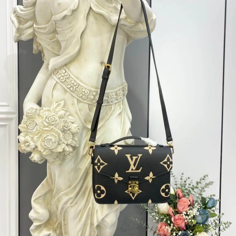 Replica bag Outside z Louis Vuitton Pochette Metis Black Beige