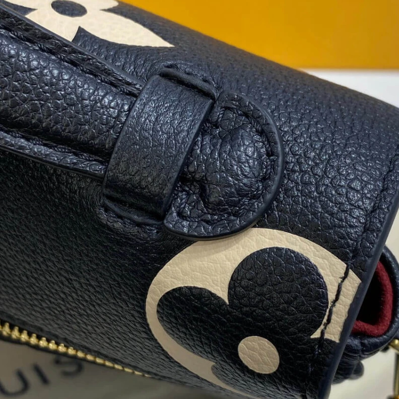 Replica bag Outside z Louis Vuitton Pochette Metis Black Beige