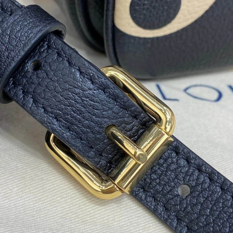 Replica bag Outside z Louis Vuitton Pochette Metis Black Beige