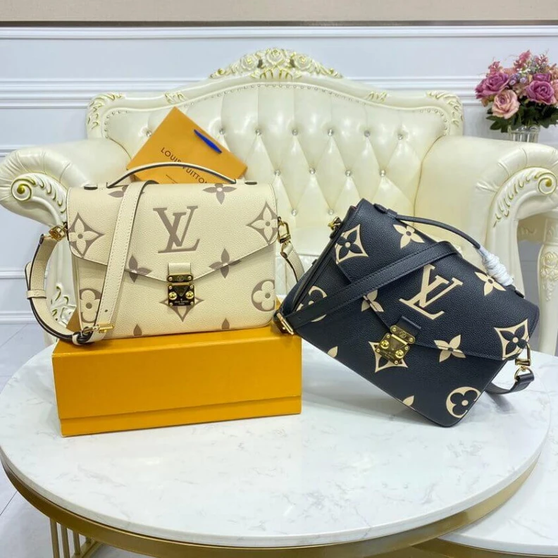 Replica bag Outside z Louis Vuitton Pochette Metis Black Beige