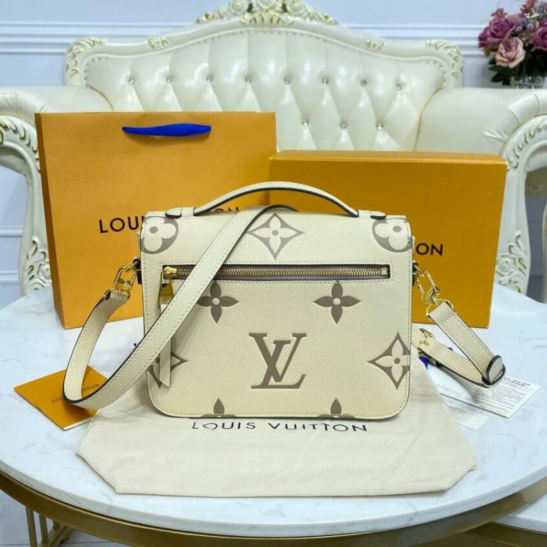 Strap: Re Louis Vuitton Pochette Metis Cream Bois de Rose Pink