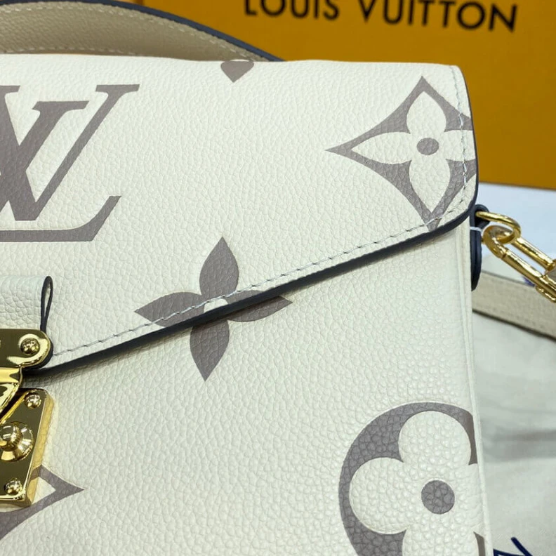 Strap: Re Louis Vuitton Pochette Metis Cream Bois de Rose Pink