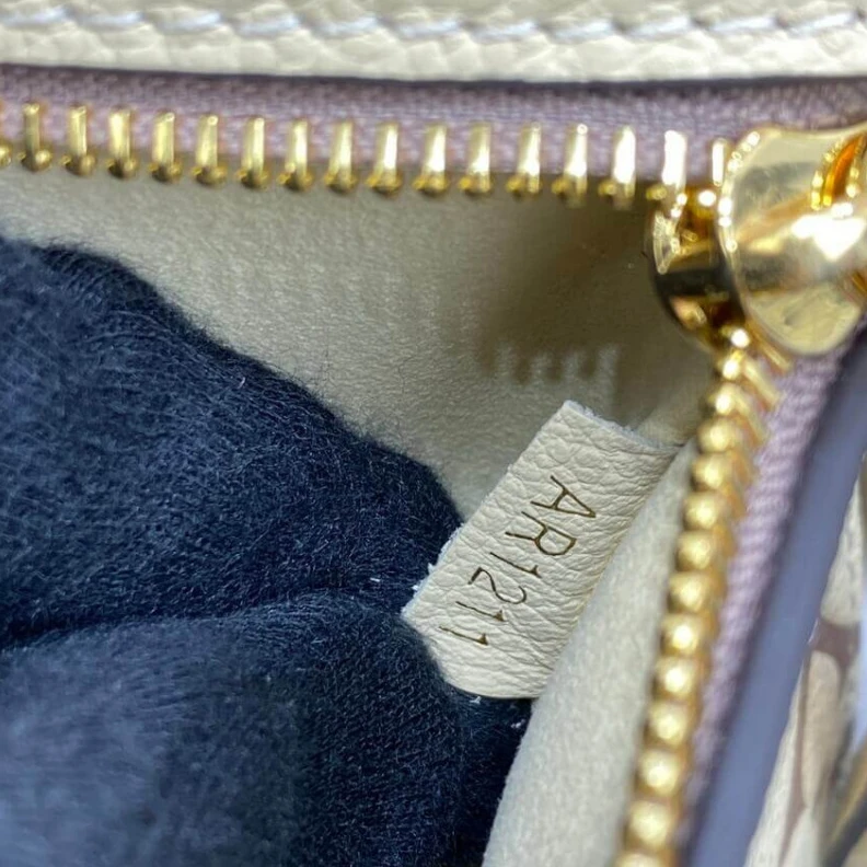Strap: Re Louis Vuitton Pochette Metis Cream Bois de Rose Pink