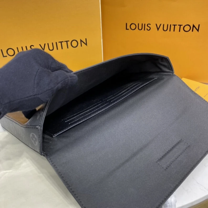 Replica bags Signature Louis Vuitton Pochette Steamer