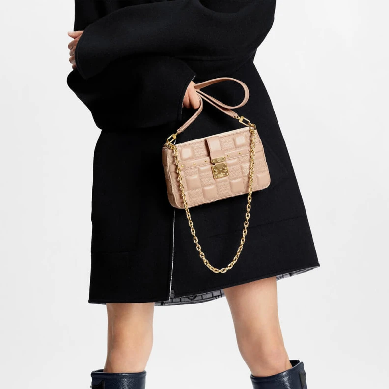 Top lv Goldcolor Louis Vuitton Pochette Troca Beige