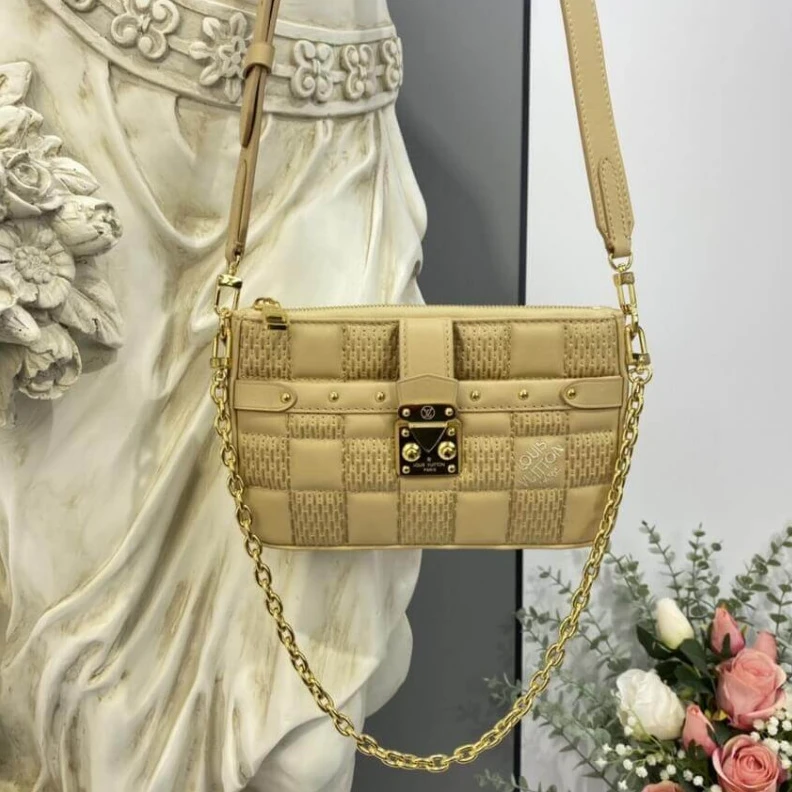 Top lv Goldcolor Louis Vuitton Pochette Troca Beige