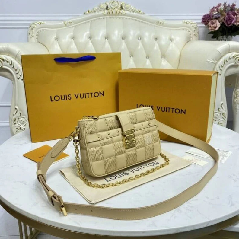 Top lv Goldcolor Louis Vuitton Pochette Troca Beige