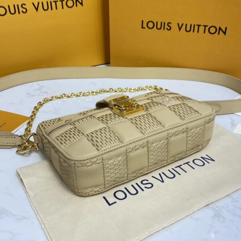 Top lv Goldcolor Louis Vuitton Pochette Troca Beige