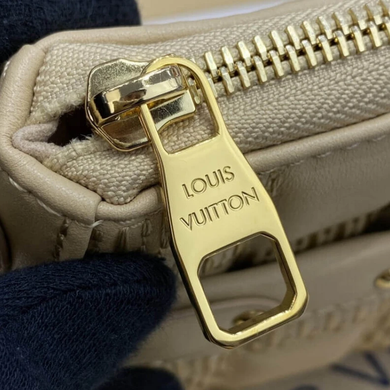 Top lv Goldcolor Louis Vuitton Pochette Troca Beige