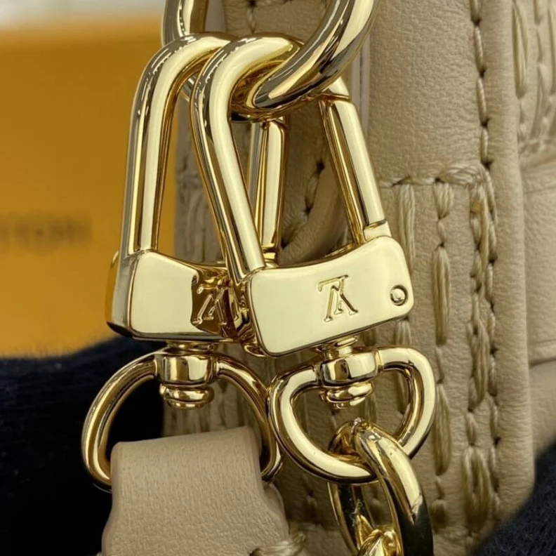 Top lv Goldcolor Louis Vuitton Pochette Troca Beige