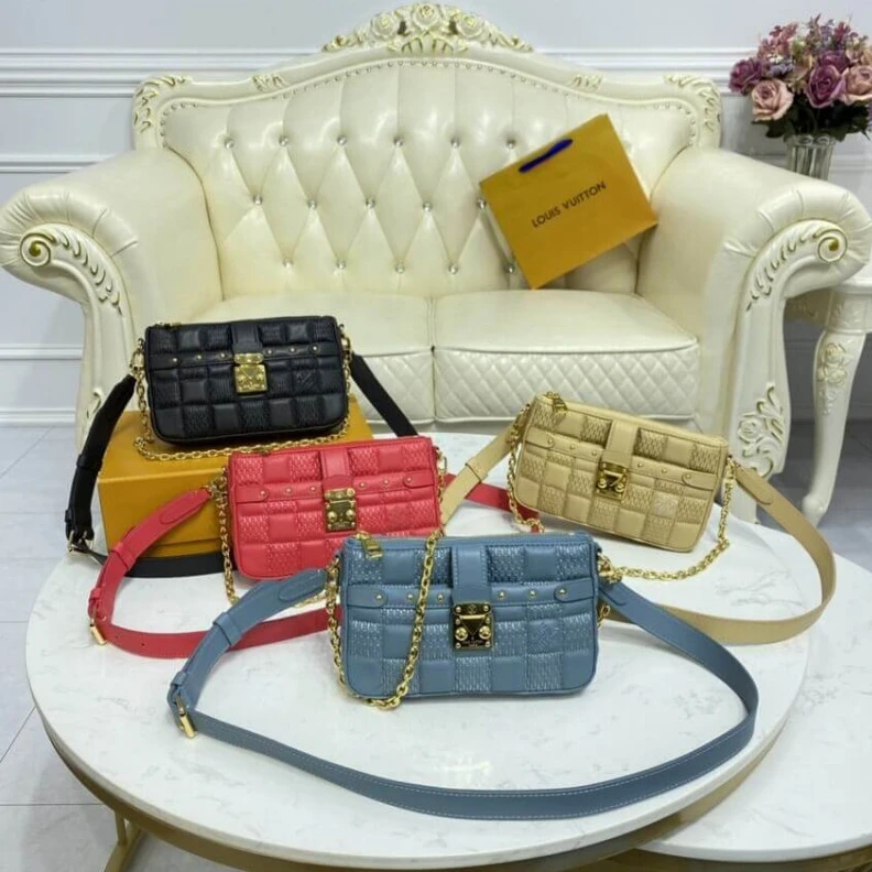 Top lv Goldcolor Louis Vuitton Pochette Troca Beige