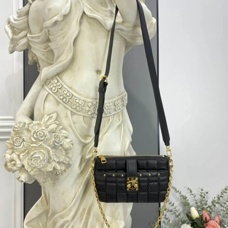 Replica bags lv Strap Dro Louis Vuitton Pochette Troca Black