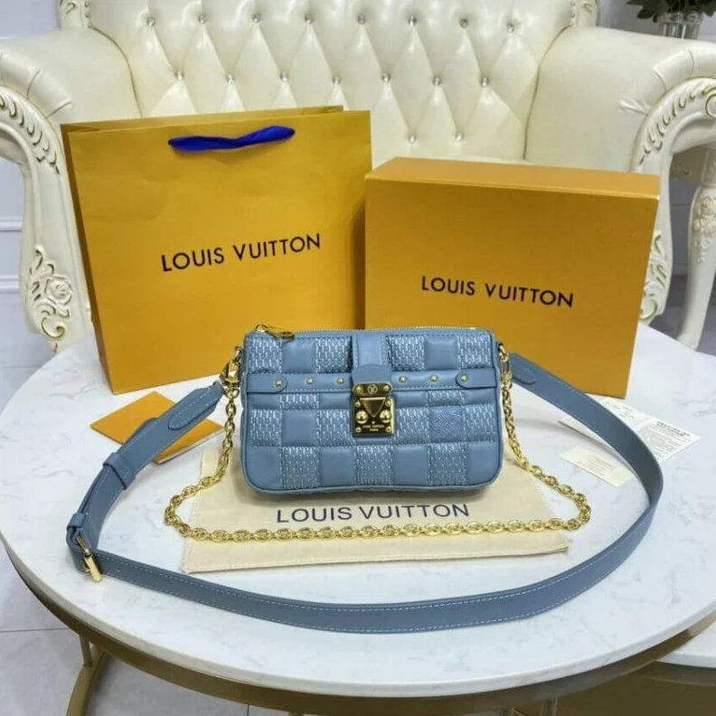 Microfibe Louis Vuitton Pochette Troca Blue