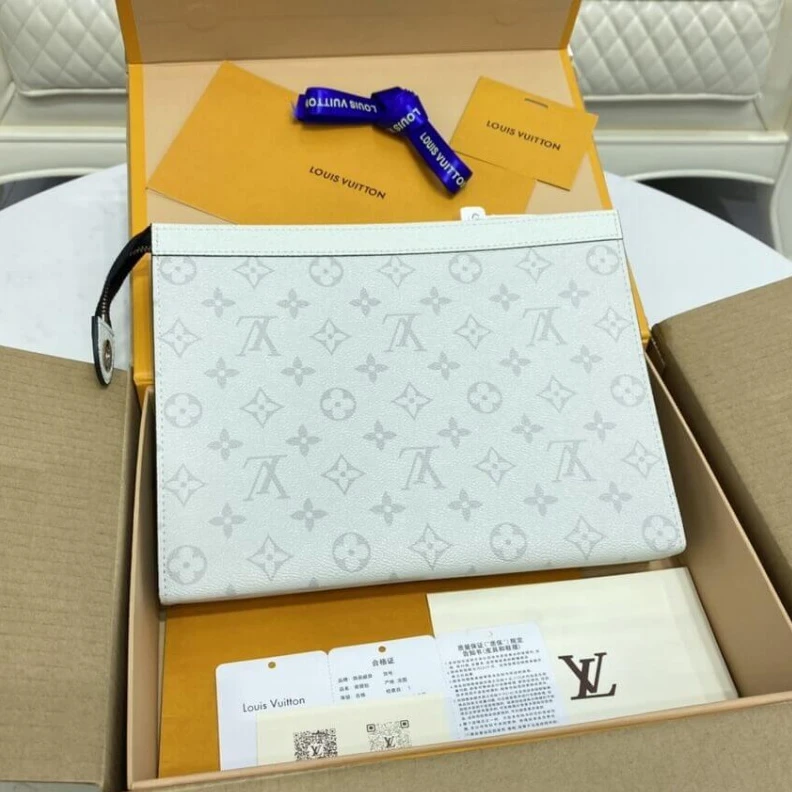 Mythick ru 6 card sl Louis Vuitton Pochette Voyage MM Antarctica