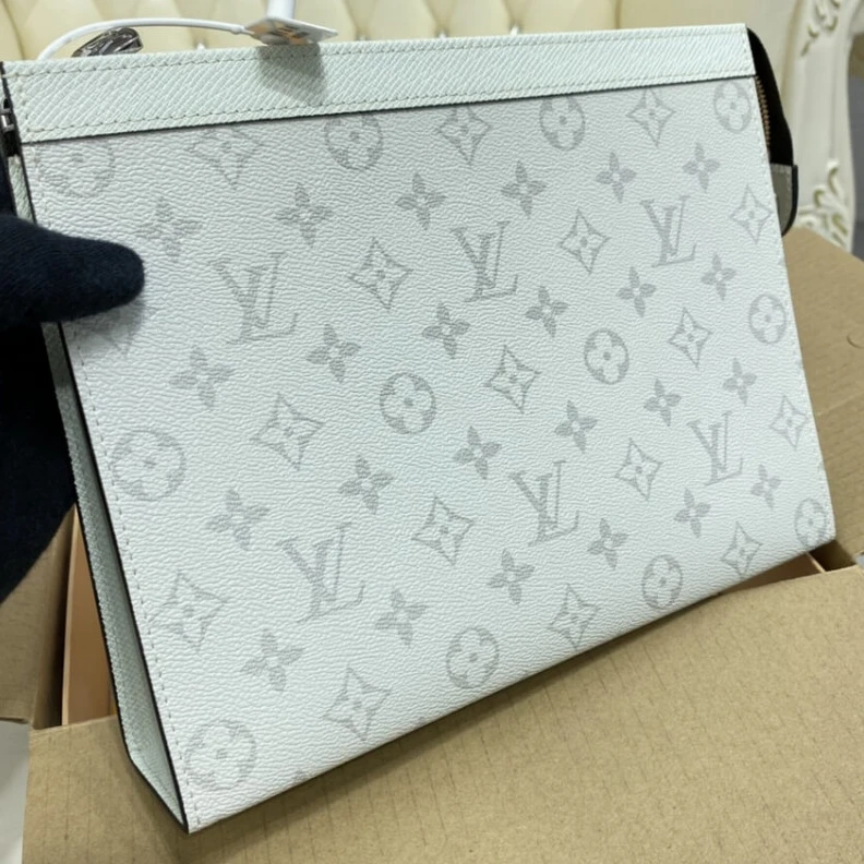 Mythick ru 6 card sl Louis Vuitton Pochette Voyage MM Antarctica
