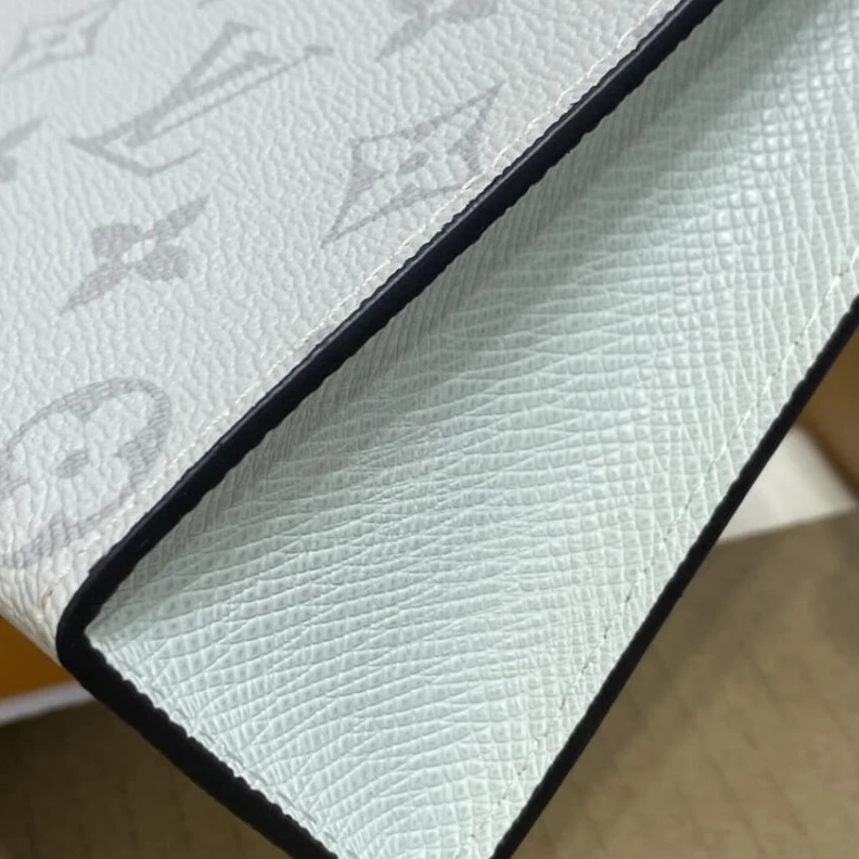 Mythick ru 6 card sl Louis Vuitton Pochette Voyage MM Antarctica