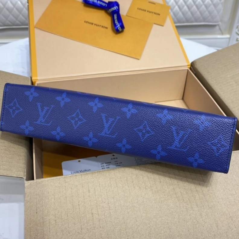 Mythick.ru Pacific B Louis Vuitton Pochette Voyage MM Cobalt