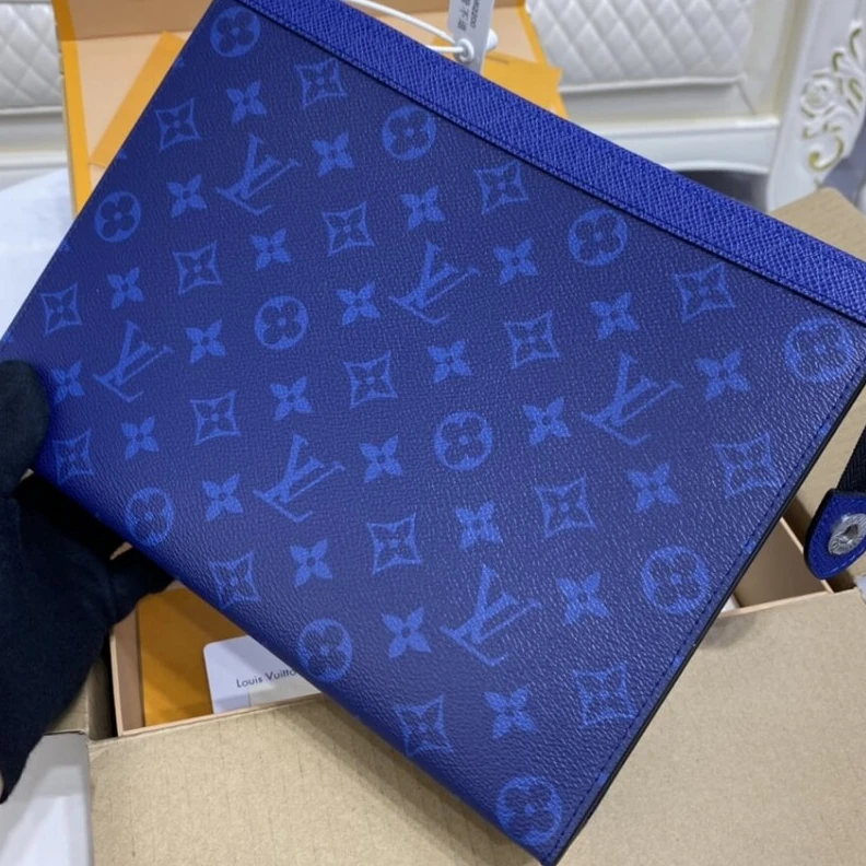 Mythick.ru Pacific B Louis Vuitton Pochette Voyage MM Cobalt