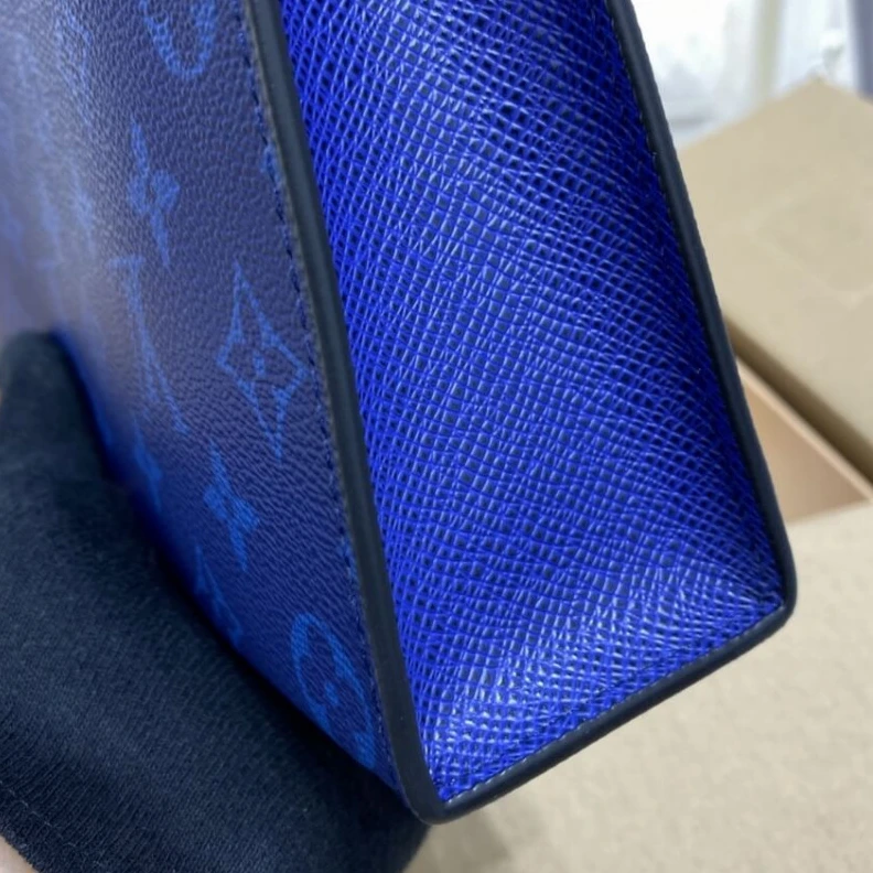 Mythick.ru Pacific B Louis Vuitton Pochette Voyage MM Cobalt