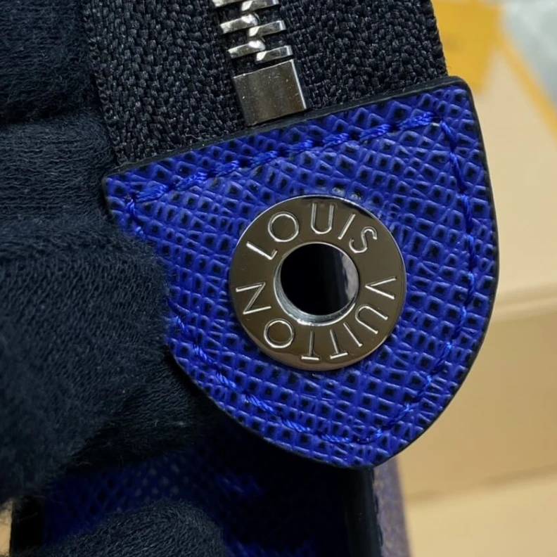Mythick.ru Pacific B Louis Vuitton Pochette Voyage MM Cobalt