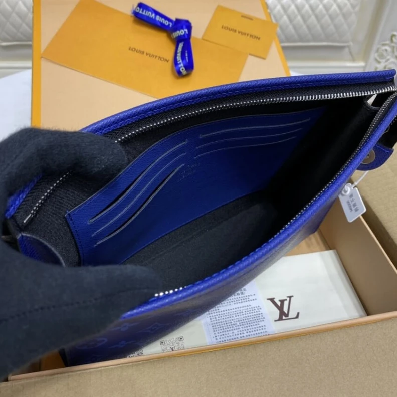 Mythick.ru Pacific B Louis Vuitton Pochette Voyage MM Cobalt