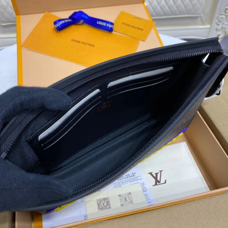 Louis vuitton locations 26 x 20 x Louis Vuitton Pochette Voyage MM Monogram Eclipse LV Rubber