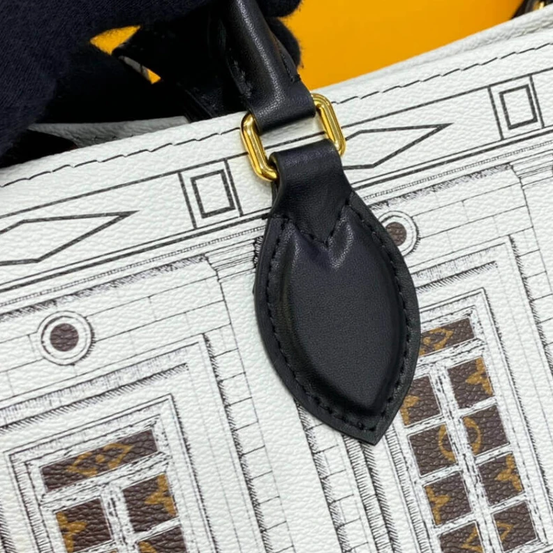 Replica bag Inside fl Louis Vuitton Printed Matte Calf Leather Onthego MM