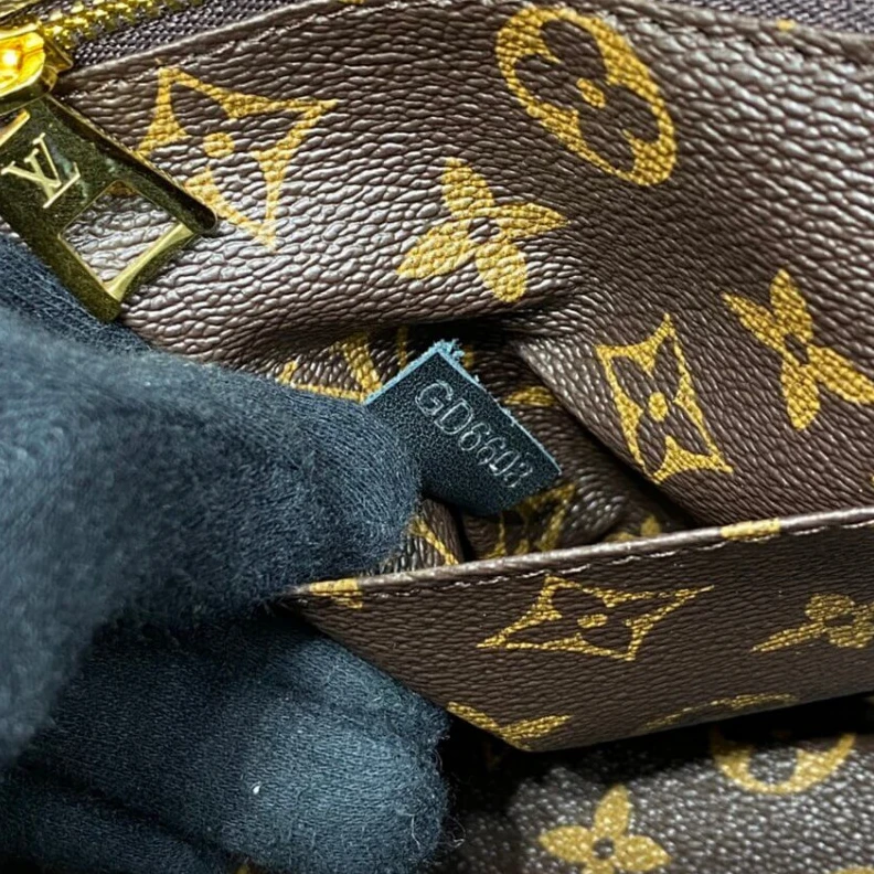 Replica bag Inside fl Louis Vuitton Printed Matte Calf Leather Onthego MM