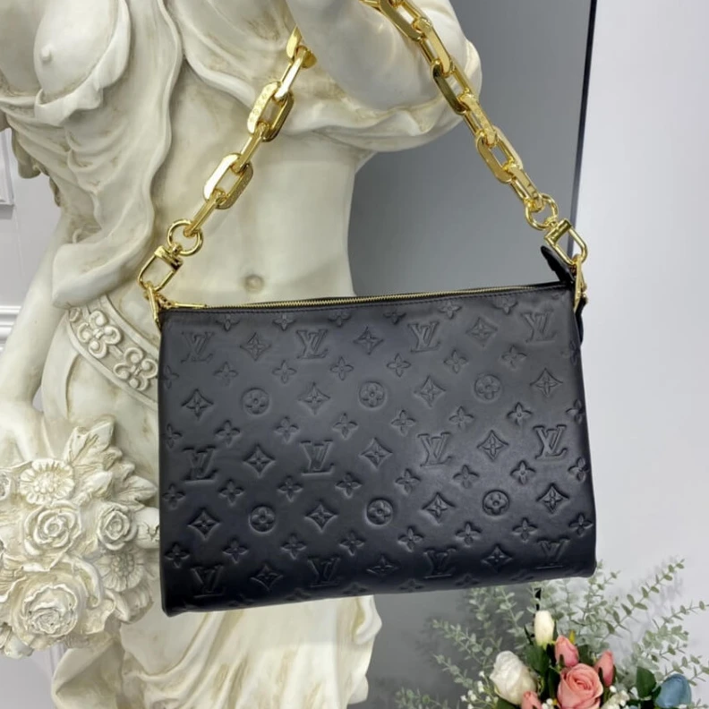 Mythick Longueur Louis Vuitton Sac Coussin MM