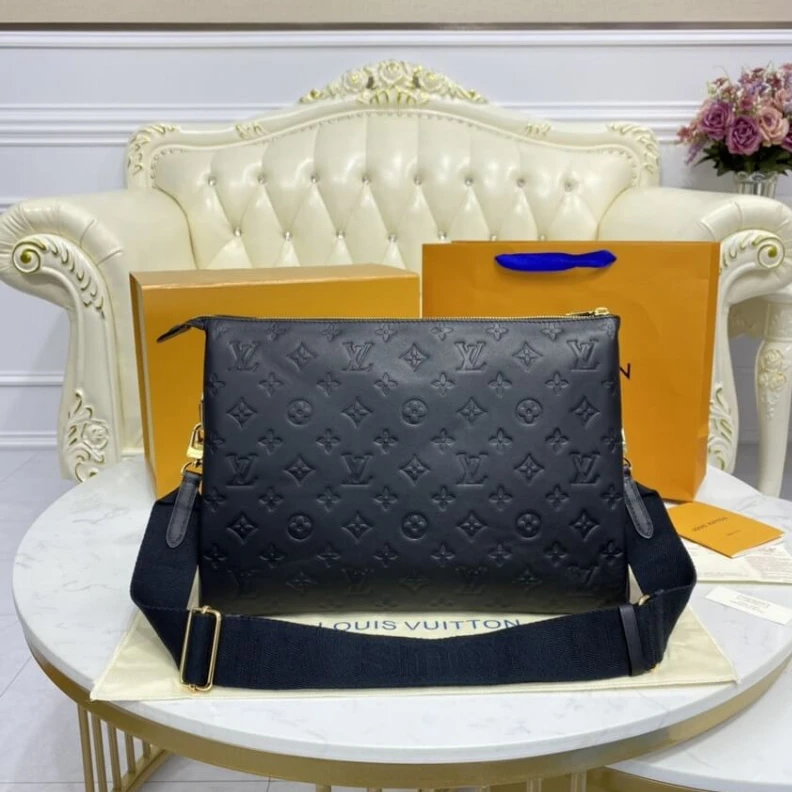 Mythick Longueur Louis Vuitton Sac Coussin MM