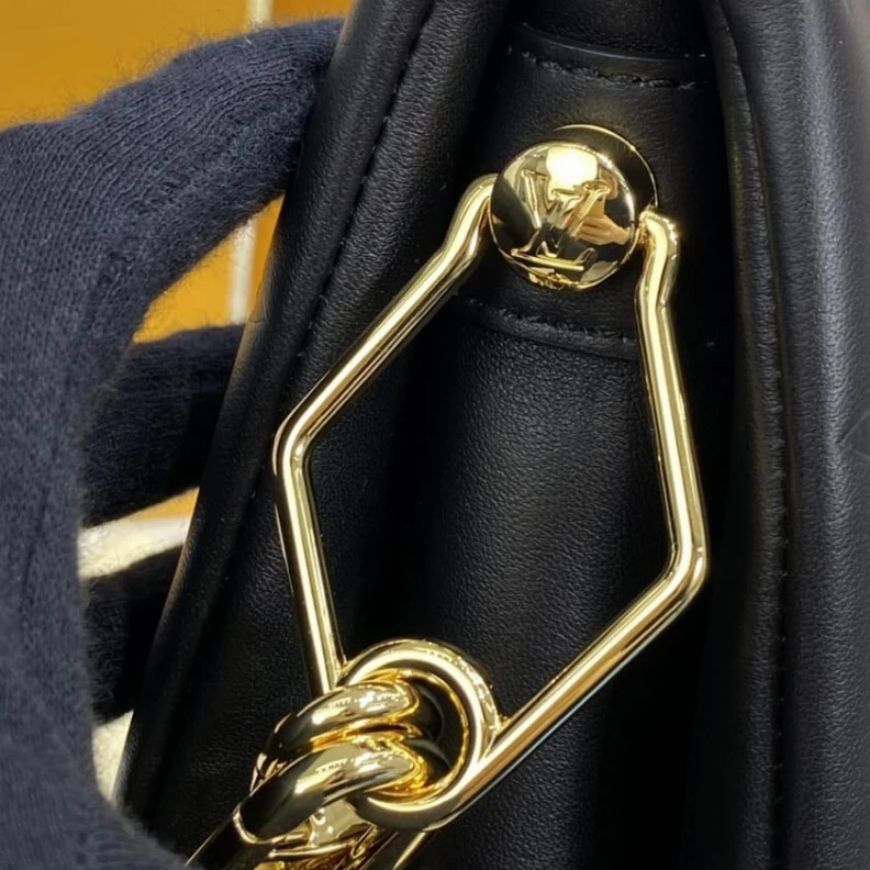 Mythick Longueur Louis Vuitton Sac Coussin MM