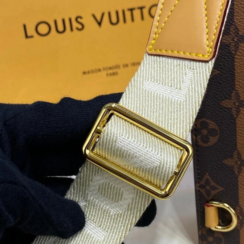 Louis vuitton locations Monogram Louis Vuitton Sac Plat Cross Brown