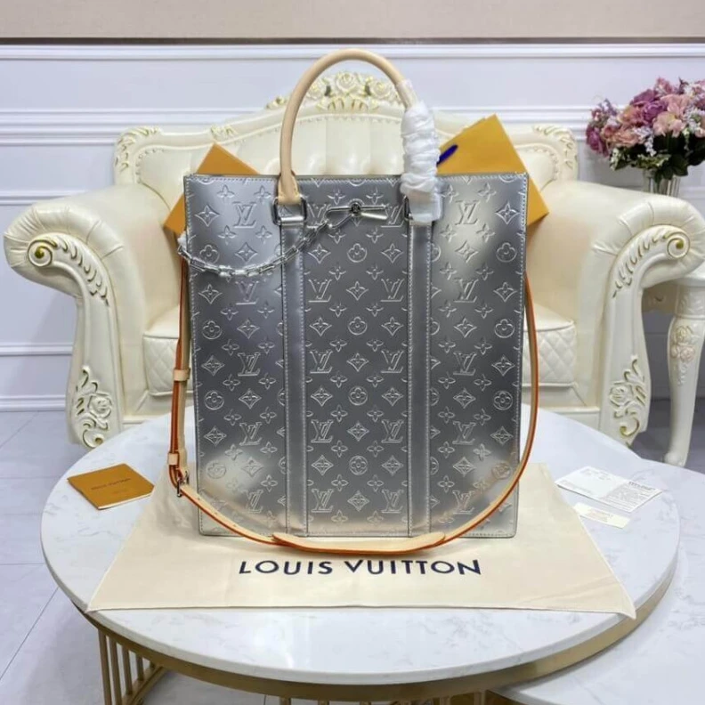 Louis vuitton locations Louis Vuitton Sac Plat Silver