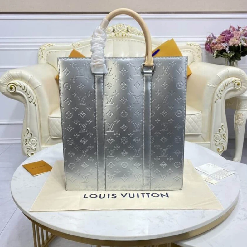 Louis vuitton locations Louis Vuitton Sac Plat Silver