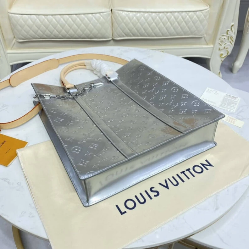 Louis vuitton locations Louis Vuitton Sac Plat Silver