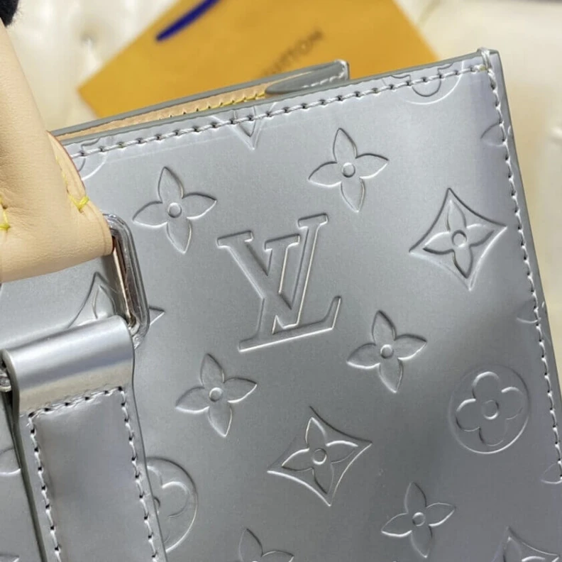 Louis vuitton locations Louis Vuitton Sac Plat Silver