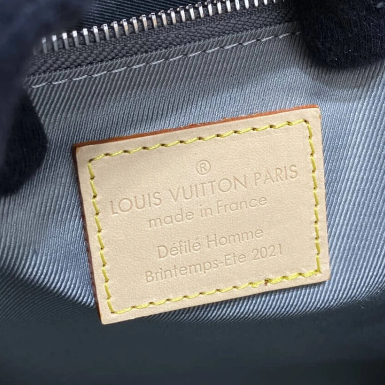 Louis vuitton locations Louis Vuitton Sac Plat Silver