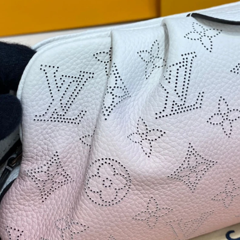 Louis vuitton locations Strap Dro Louis Vuitton Scala Mini Pouch Gradient Pink Mahina Leather
