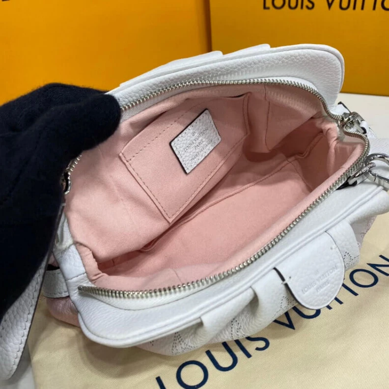 Louis vuitton locations Strap Dro Louis Vuitton Scala Mini Pouch Gradient Pink Mahina Leather