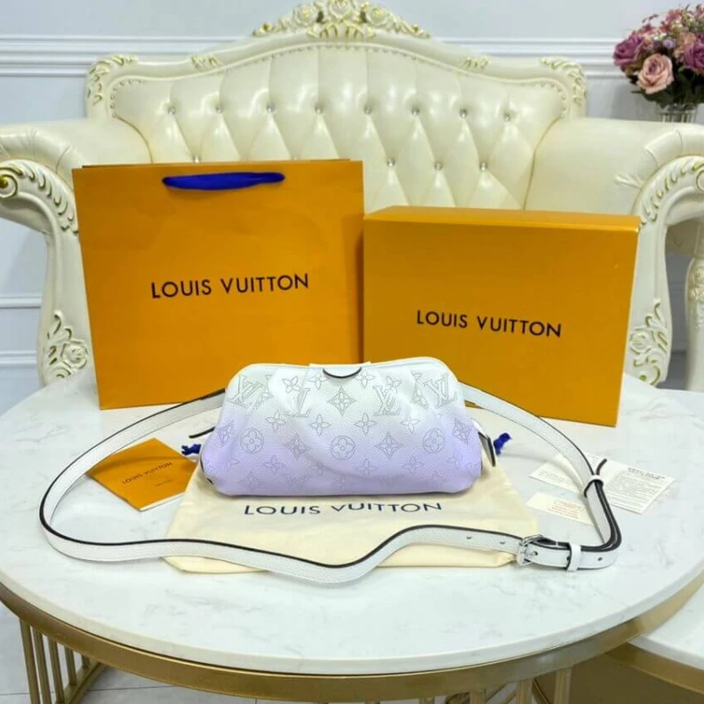 Mythick Mahina pe Louis Vuitton Scala Mini Pouch Gradient Purple Mahina Leather