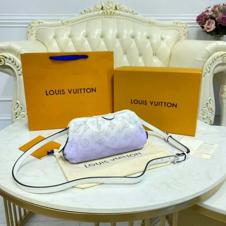 Mythick Mahina pe Louis Vuitton Scala Mini Pouch Gradient Purple Mahina Leather