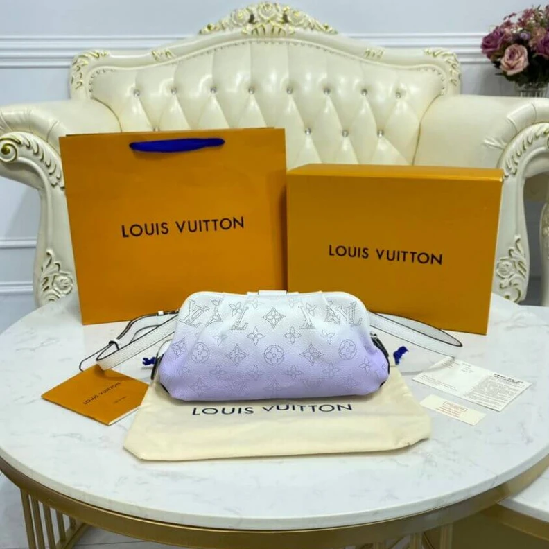 Mythick Mahina pe Louis Vuitton Scala Mini Pouch Gradient Purple Mahina Leather