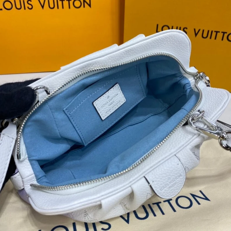 Mythick Mahina pe Louis Vuitton Scala Mini Pouch Gradient Purple Mahina Leather