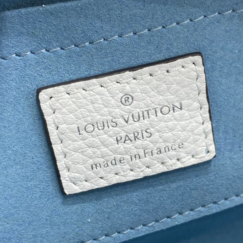 Mythick Mahina pe Louis Vuitton Scala Mini Pouch Gradient Purple Mahina Leather