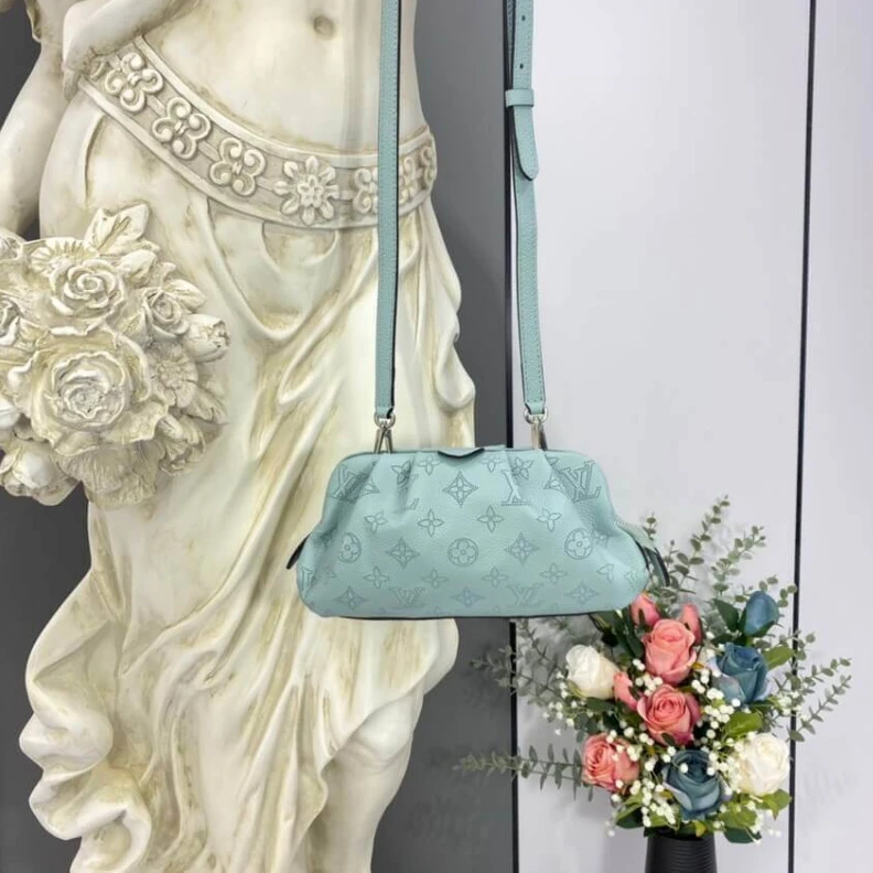 Mythick Zip closu Louis Vuitton Scala Mini Pouch Lagoon Green