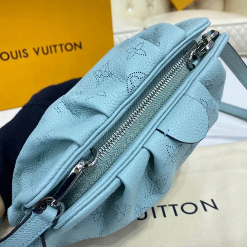 Mythick Zip closu Louis Vuitton Scala Mini Pouch Lagoon Green